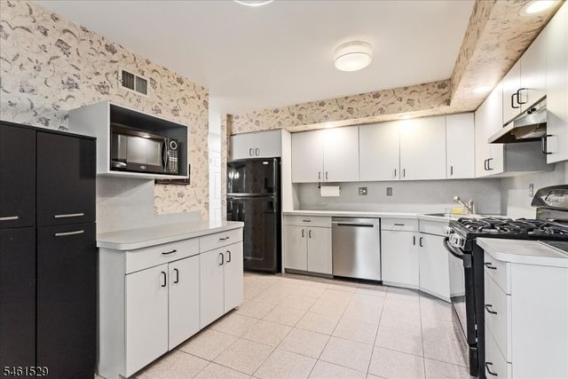 108 Saratoga Sq, Wayne Twp., NJ 07470