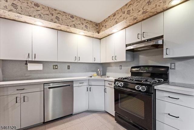 108 Saratoga Sq, Wayne Twp., NJ 07470