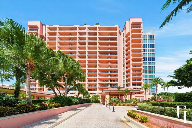 60 Edgewater Dr East, Coral Gables, FL 33133