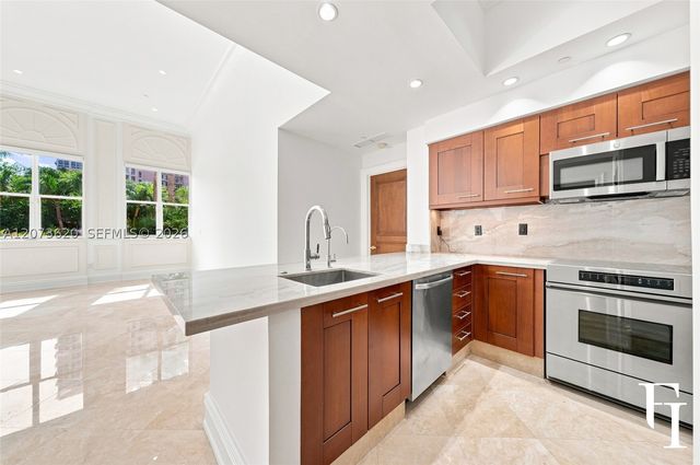 60 Edgewater Dr East, Coral Gables, FL 33133