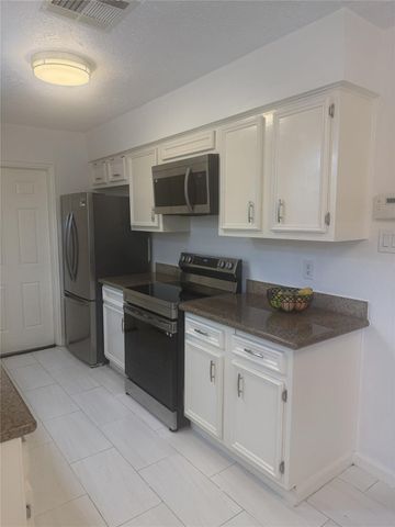 1211 Twining Oaks Lane N, Missouri City, TX 77489