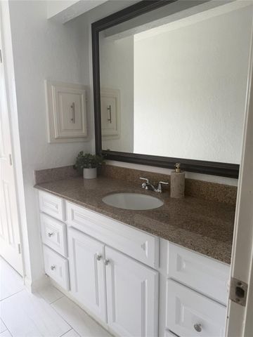 1211 Twining Oaks Lane N, Missouri City, TX 77489
