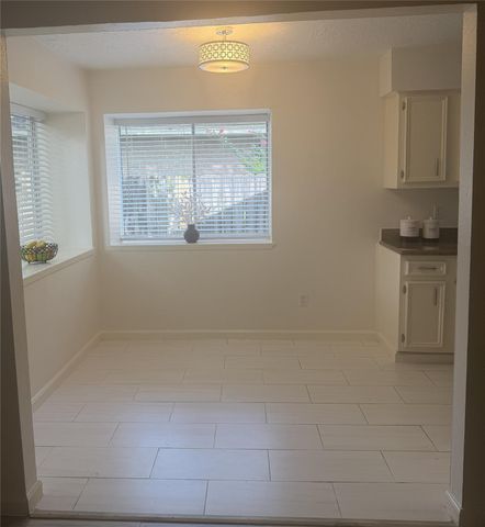 1211 Twining Oaks Lane N, Missouri City, TX 77489