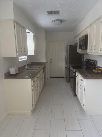 1211 Twining Oaks Lane N, Missouri City, TX 77489