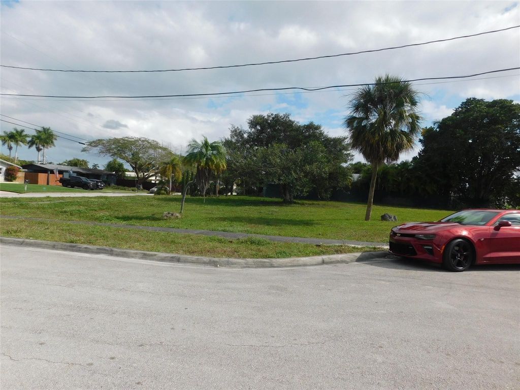 000 Lakeshore Drive, Margate, FL 33063