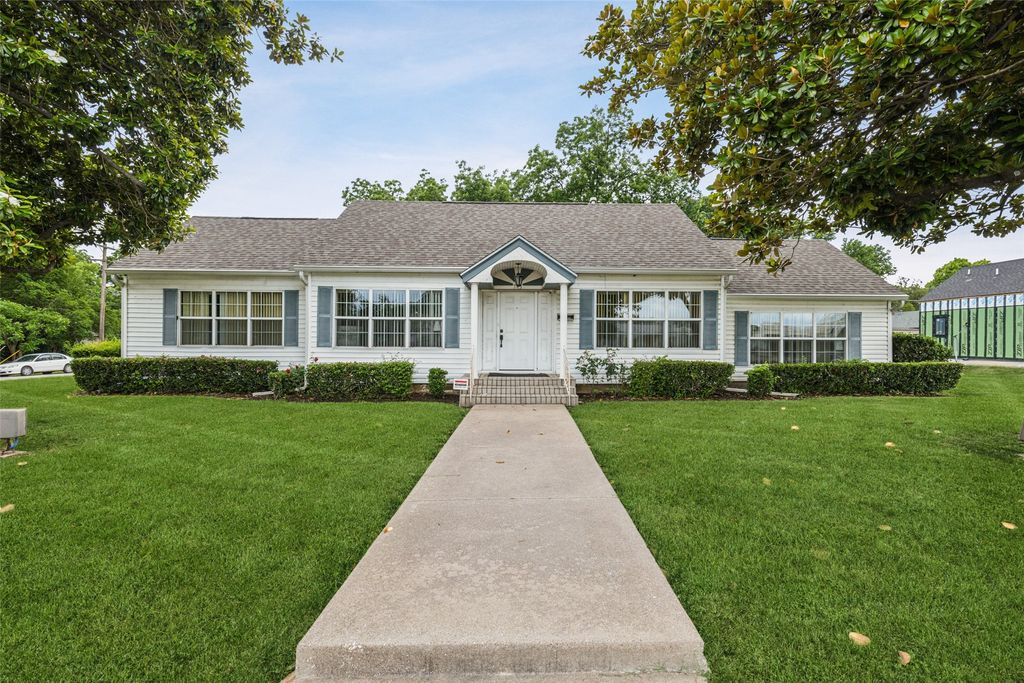 745 N Buckner Boulevard, Dallas, TX 75218