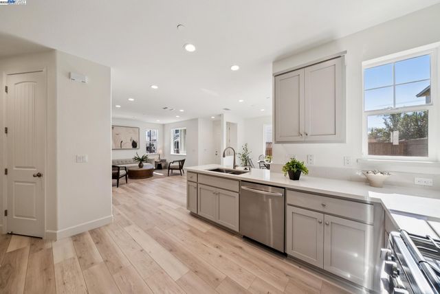 246 Mindy Way, Pittsburg, CA 94565