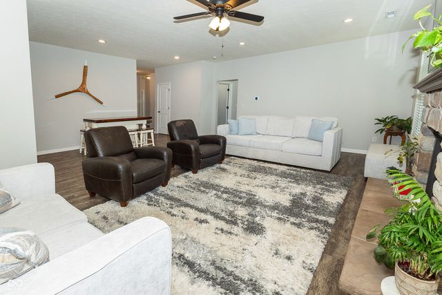 9239 Thames Drive, Avon, IN 46123