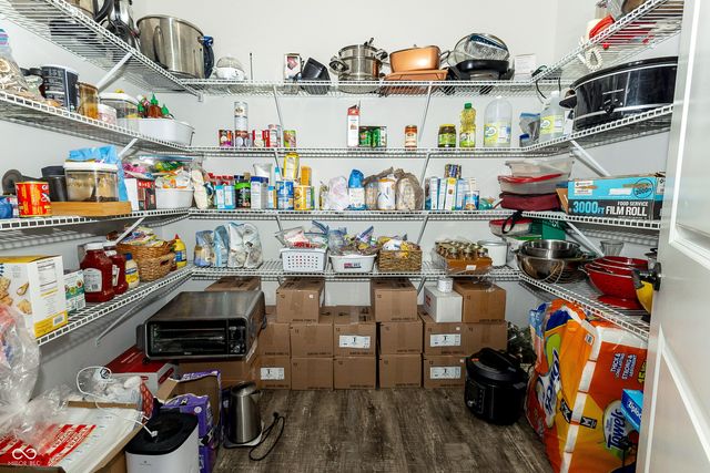 9239 Thames Drive, Avon, IN 46123