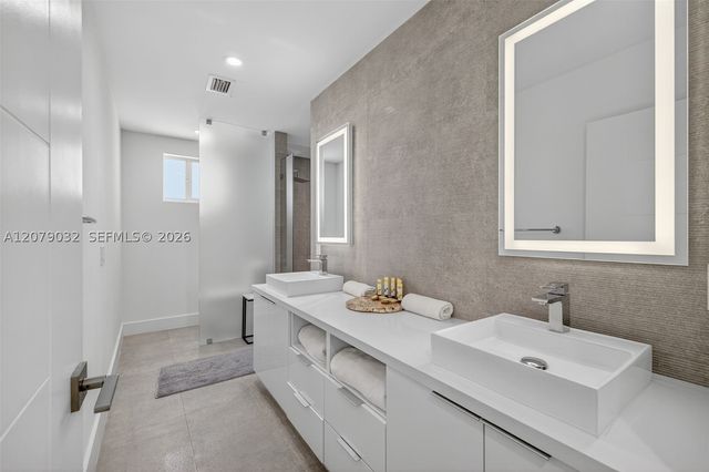 904 NE 15th Ave, Fort Lauderdale, FL 33304