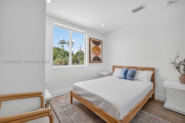 904 NE 15th Ave, Fort Lauderdale, FL 33304