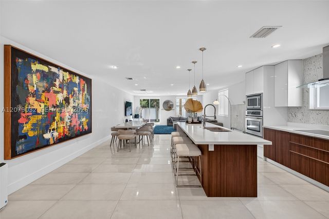 904 NE 15th Ave, Fort Lauderdale, FL 33304