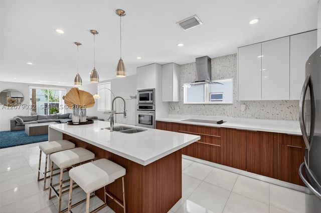 904 NE 15th Ave, Fort Lauderdale, FL 33304