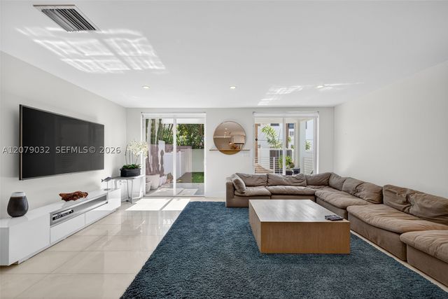 904 NE 15th Ave, Fort Lauderdale, FL 33304