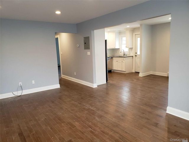 61 Roosevelt Boulevard 2nd Floor, Long Beach, NY 11561