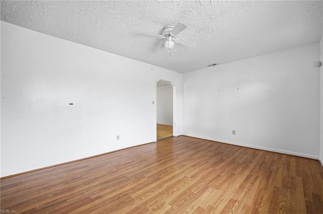 733 Burgess AVE, Hampton, VA 23664