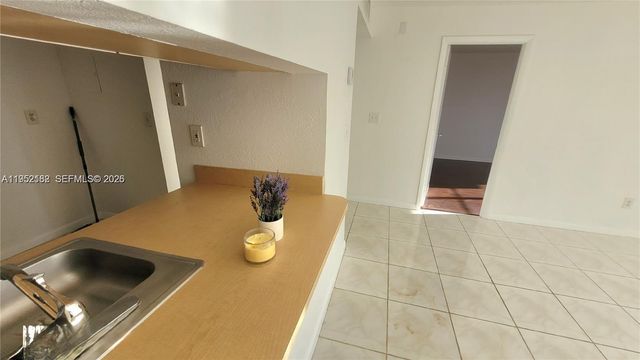 9360 Fontainebleau Blvd 603, Miami, FL 33172