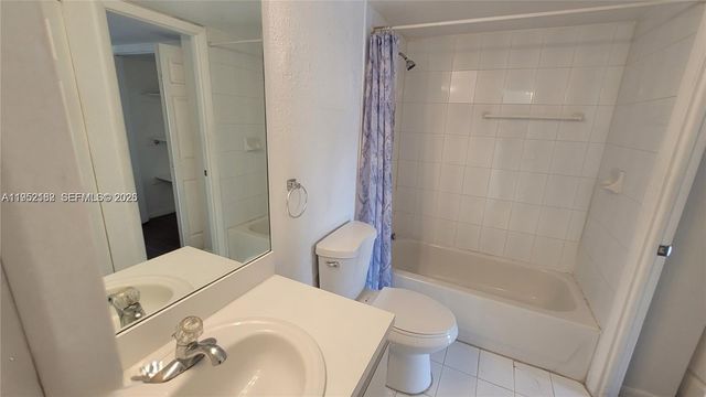 9360 Fontainebleau Blvd 603, Miami, FL 33172