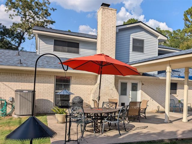 410 Brook Hollow Drive, Conroe, TX 77385