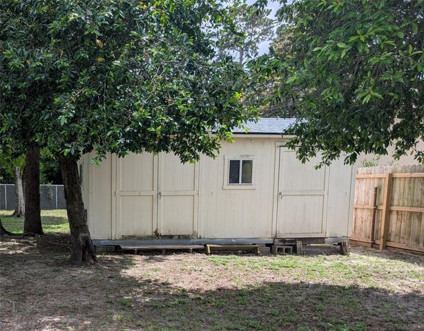 410 Brook Hollow Drive, Conroe, TX 77385