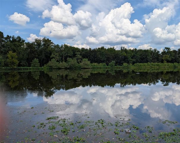 410 Brook Hollow Drive, Conroe, TX 77385