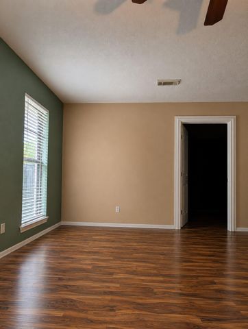 410 Brook Hollow Drive, Conroe, TX 77385