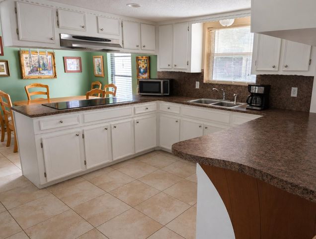 410 Brook Hollow Drive, Conroe, TX 77385