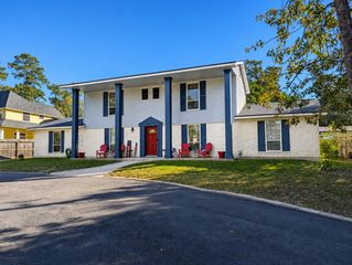 410 Brook Hollow Drive, Conroe, TX 77385