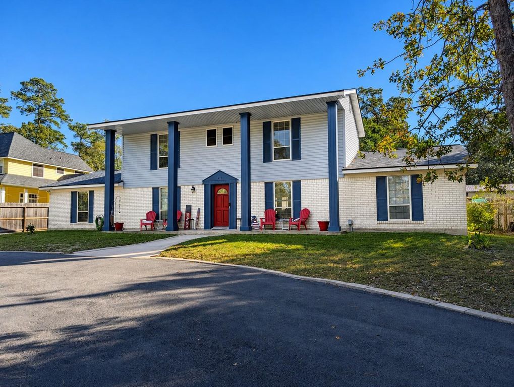 410 Brook Hollow Drive, Conroe, TX 77385