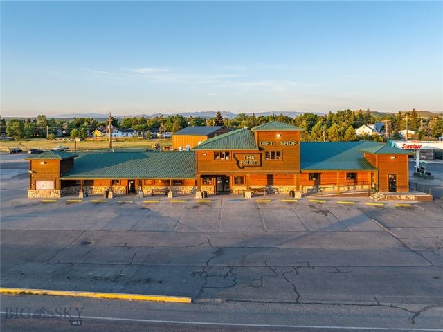 228 Big Timber Loop Rd Highway, Big Timber, MT 59011