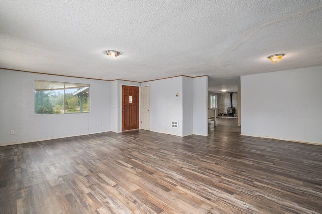 2424 Robinson Road, Grants Pass, OR 97527