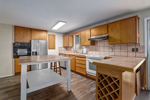 2424 Robinson Road, Grants Pass, OR 97527