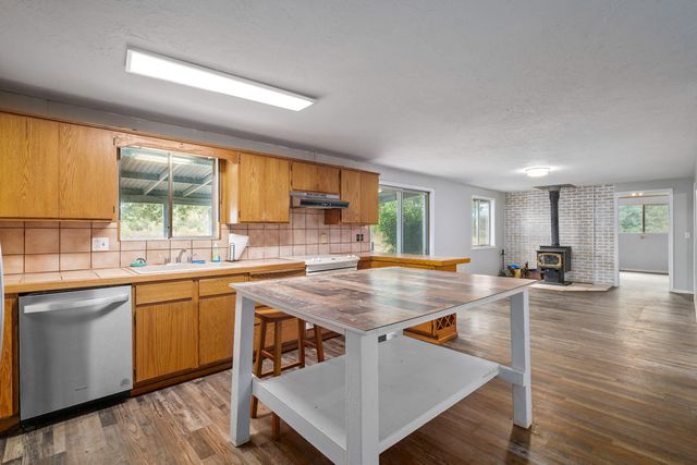 2424 Robinson Road, Grants Pass, OR 97527
