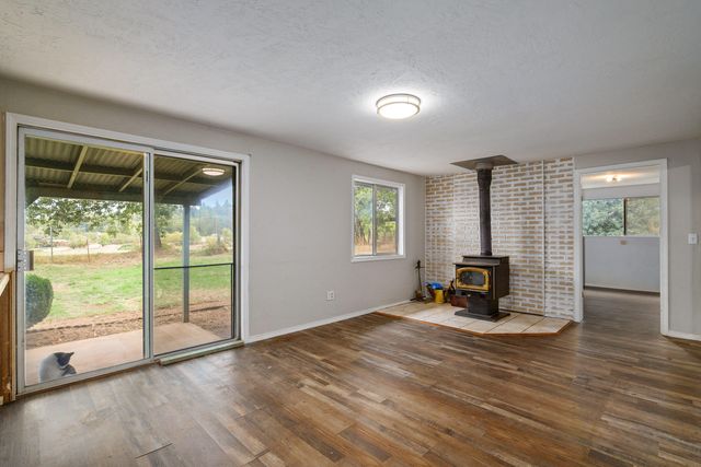 2424 Robinson Road, Grants Pass, OR 97527