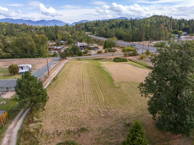 2424 Robinson Road, Grants Pass, OR 97527