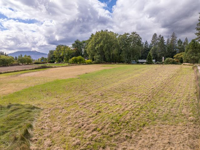 2424 Robinson Road, Grants Pass, OR 97527
