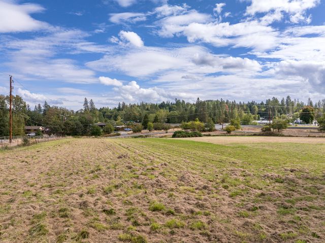 2424 Robinson Road, Grants Pass, OR 97527
