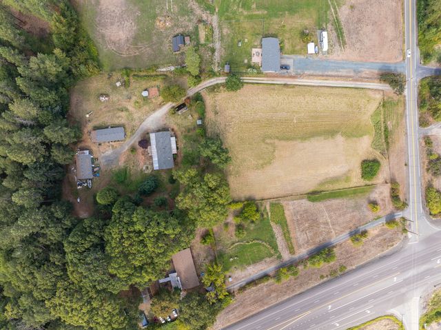 2424 Robinson Road, Grants Pass, OR 97527