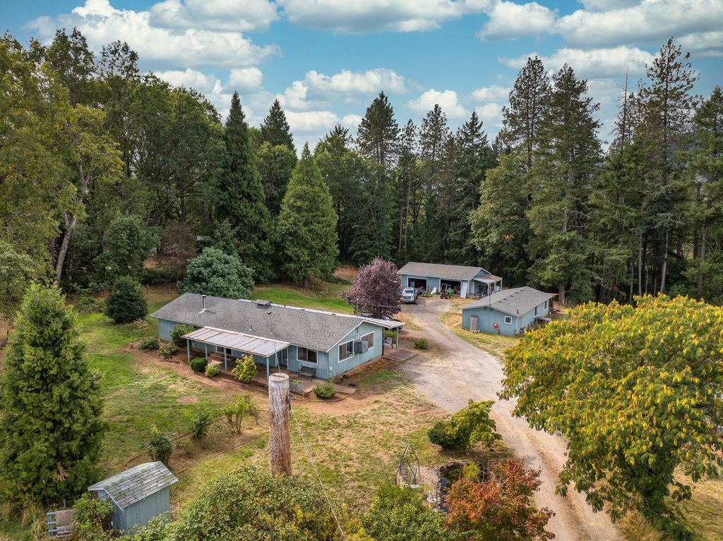 2424 Robinson Road, Grants Pass, OR 97527