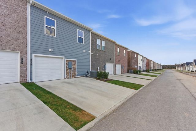 725 Coburg Pvt St, Gallatin, TN 37066