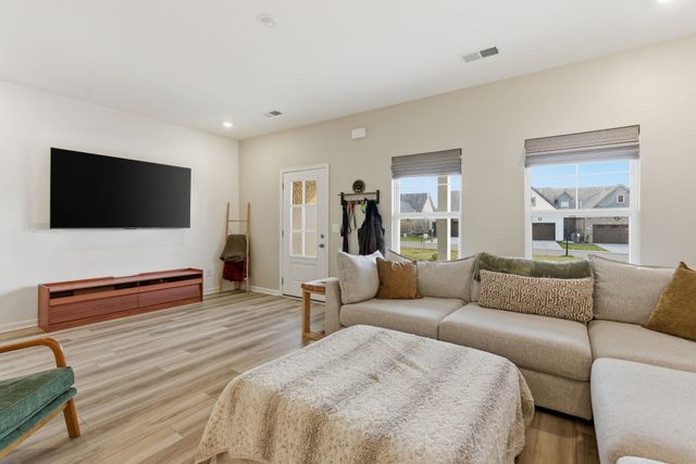 725 Coburg Pvt St, Gallatin, TN 37066