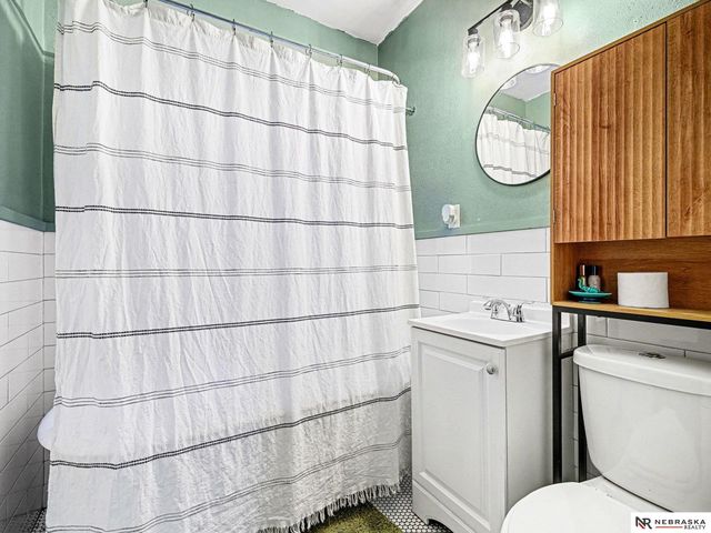 3275 Hascall Street, Omaha, NE 68105