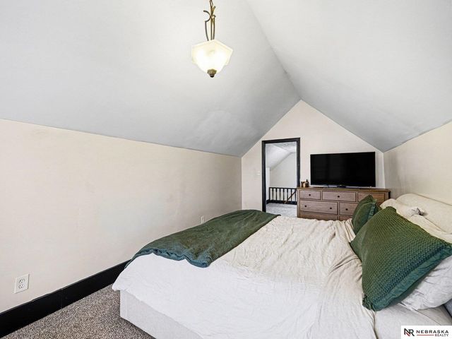 3275 Hascall Street, Omaha, NE 68105