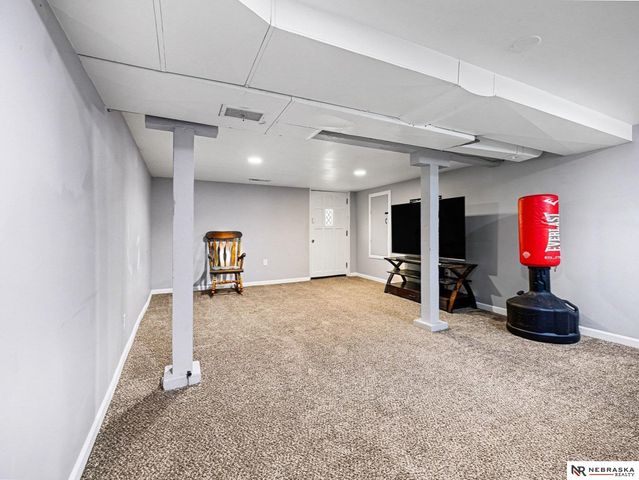 3275 Hascall Street, Omaha, NE 68105