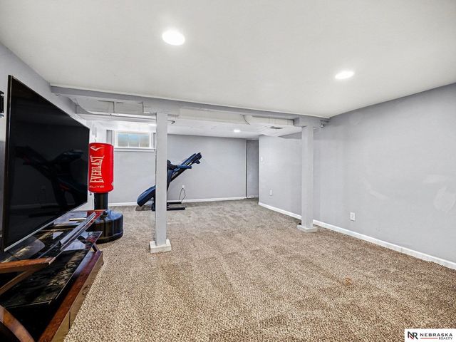 3275 Hascall Street, Omaha, NE 68105