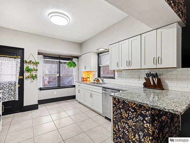 3275 Hascall Street, Omaha, NE 68105