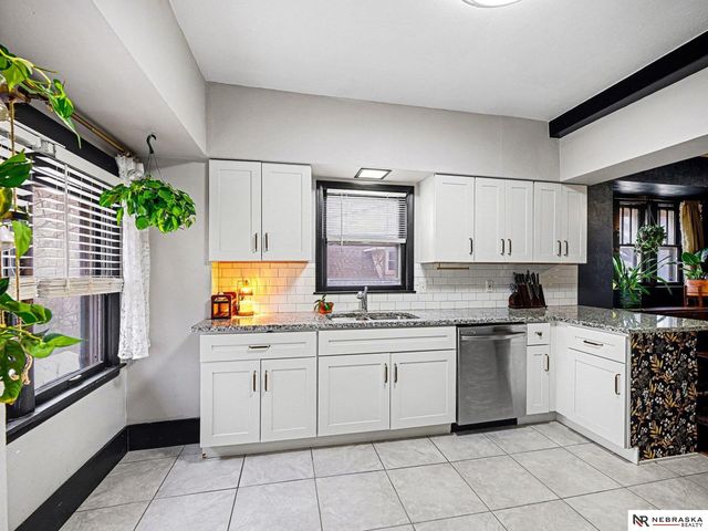 3275 Hascall Street, Omaha, NE 68105