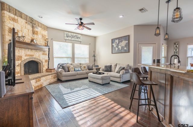 9246 Stonebank Xing, Tyler, TX 75703