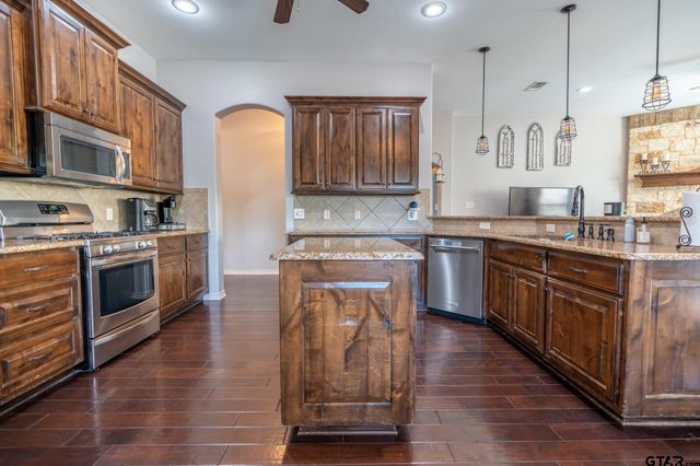 9246 Stonebank Xing, Tyler, TX 75703