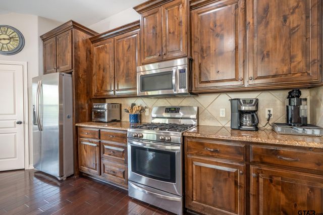 9246 Stonebank Xing, Tyler, TX 75703